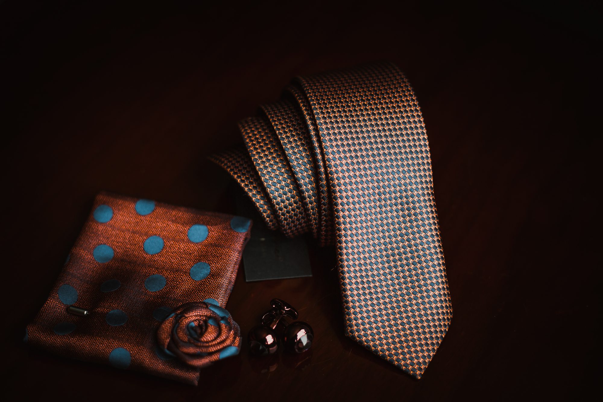 Elegant tie and cufflinks, pocket square